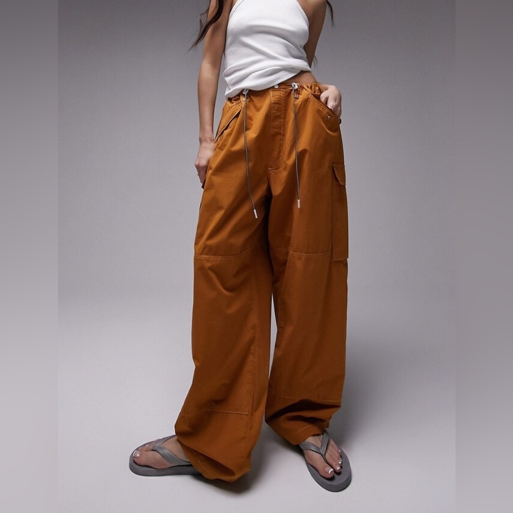Top shop oversized parachute cargo pant w contrast trim (Size M)